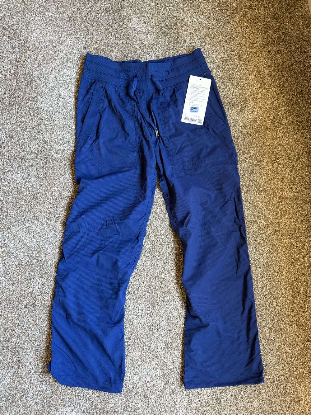 NWT Lululemon Dance Studio Mid-Rise Pant *Short - Size 6